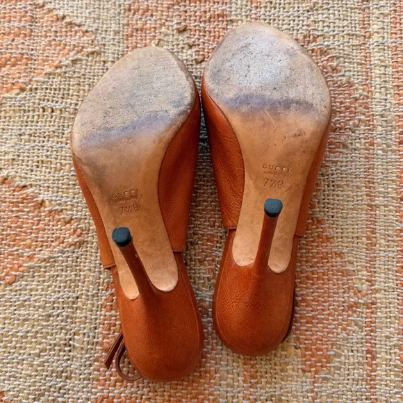 GUCCI Pioneer Fiore Rose Tattoo Leather Slingback Vintage Heels Size 7.5 - Picture 9 of 12